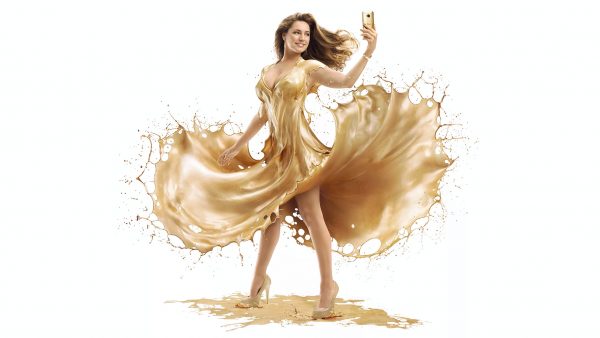 Kelly Brook Gold Paint